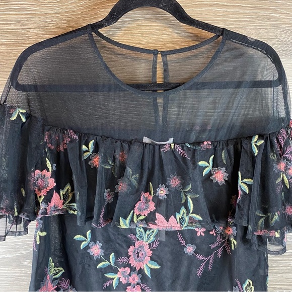 BB Dakota Rayna Embroidered Illusion Top NWT - Picture 3 of 8